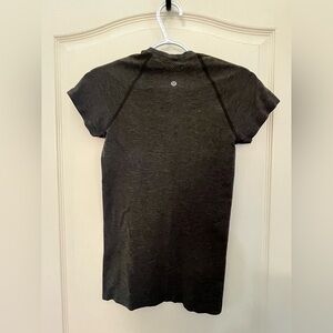 Lululemon Swiftly Tech Short-Sleeve Shirt 2.0
Hip Length